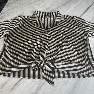 Vince Camuto beige and black tie front top